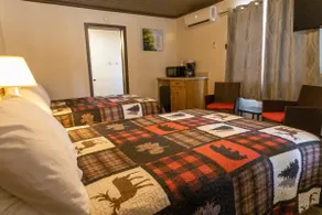 Neat 1 Bedroom with a pool - Image 3