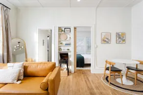 Cozy Mid-Century Apt Downtown - Image 2