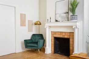 Cozy Mid-Century Apt Downtown - Image 4
