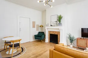 Cozy Mid-Century Apt Downtown - Image 3