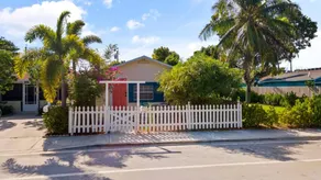 Just Beachy Bungalow in Lake Worth Beach - Image 3