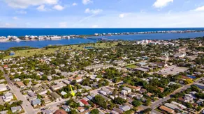 Just Beachy Bungalow in Lake Worth Beach - Image 5
