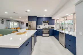 Modern Home with Heated Pool. Flexible Check In. - Image 5
