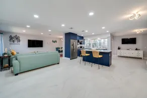 Modern Home with Heated Pool. Flexible Check In. - Image 2