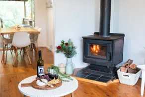 Berry St | 3pm check out | Charming Husky cottage - Image 2