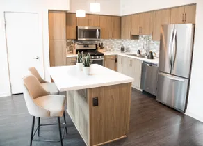 Upscale Penthouse Residence in the Heart of Irvine - Image 3