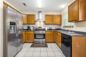Comfortable 3BR Near Crystal Bridges & Downtown - Image 5