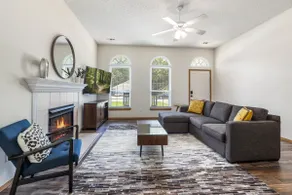 Comfortable 3BR Near Crystal Bridges & Downtown - Image 3