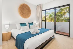 Avenal Noosa Views, Pool, Walk to Hastings St - Image 2