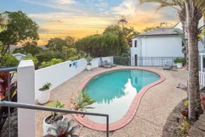 Avenal Noosa Views, Pool, Walk to Hastings St - Image 4