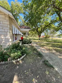 Springtown Central Home with Pecan Orchard Sleep 6 - Image 4