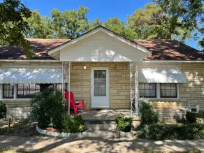 Springtown Central Home with Pecan Orchard Sleep 6 - Image 2