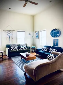 Best Location Artist’s Loft + Free Parking - Image 2
