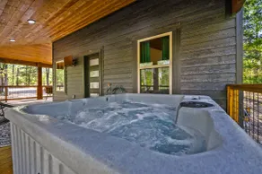 Stylish Couples Cabin with Hot Tub and King Bed - Image 3