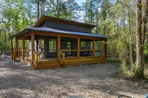 Stylish Couples Cabin with Hot Tub and King Bed - Image 5