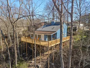 Little blue house on the lake - Image 5