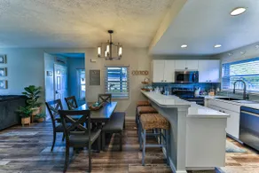 Waterfront Sleeps 6 w/private boat dock and heated pool. - Image 5