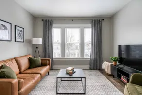 *Top Rated* Modern New 6 bdrm House Sleeps 12 - Image 3