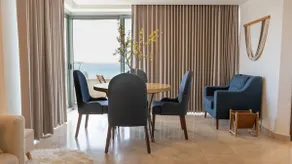 Waterfront condo with King-Size bed & Rooftop Pool - Image 2