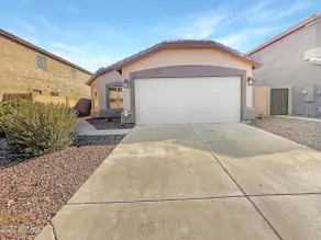 Modern 3bed 2bath plus den home with amazing pool - Image 3