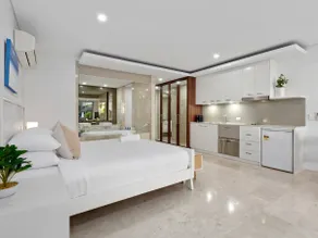 Coastal Poolside Studio – Santai - Image 3