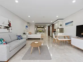 Coastal Poolside Studio – Santai - Image 5