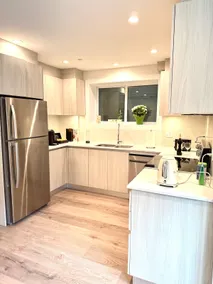 Guest Suite in West Vancouver - Image 4
