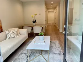 Guest Suite in West Vancouver - Image 2