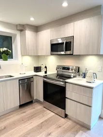 Guest Suite in West Vancouver - Image 5