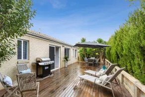 Haven in Grove- Family beach getaway! Cosy, modern - Image 5