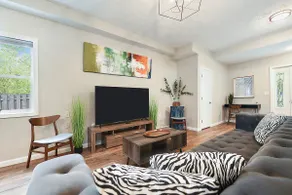 Family Friendly~Parking~Pets~ Desk~Crib~ - Image 2