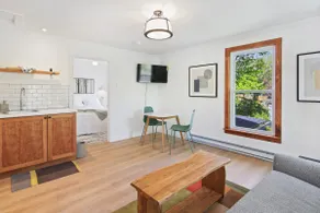 NY Suite | Downtown walk to Commons | Free Parking - Image 2