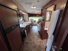Quiet Peaceful Backyard Class A RV Near Airport - Image 5