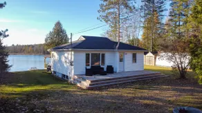 BowLakeHouse - Lakefront Cottage with Beach - Image 3