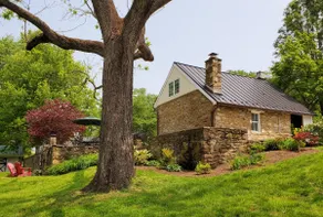 18th Century Stone Cottage minutes from historic Middleburg - Image 2