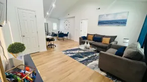 ”Blue Belle”-A Magestic Modern Retreat w/ King Bed - Image 5
