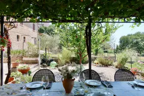 House with Garden and View: Tranquility in the Center - Image 3
