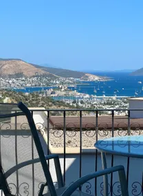 Central location with scenic views - Image 2
