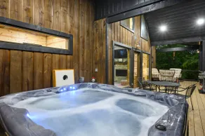 Always Sunny: Sleep 6, HT Tub, Fireplc, Swing, Pet - Image 3