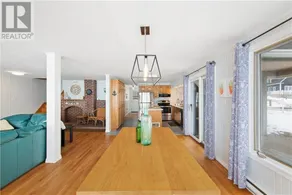 East Coastal- Waterfront Cottage - Image 4