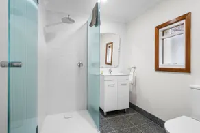 The Vault, perfect retreat for 2 - Image 5