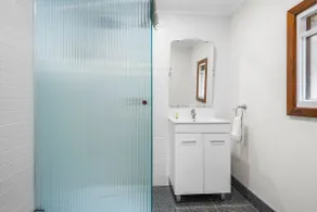 The Vault, perfect retreat for 2 - Image 4