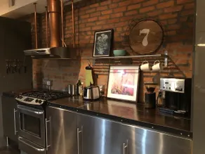 Crossroads Industrial Art Loft - Sleeps 7 - Image 2