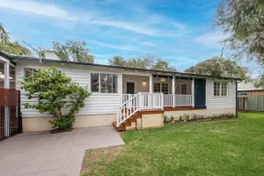 Summer Cottage - Image 1