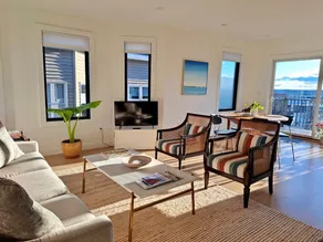 Harborview - Curated East End Escape w/ Parking - Image 2