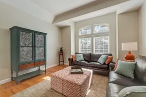Cozy Beaverton 3 bed, walk to dining and shops - Image 3