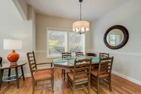 Cozy Beaverton 3 bed, walk to dining and shops - Image 5