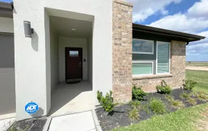 Charming 4B Lake View Cul-De-Sac Home @ Katy - Image 2