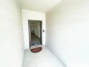 Charming 4B Lake View Cul-De-Sac Home @ Katy - Image 3