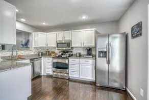 *LUX 4BR 2.5BA* w/ Double Master - Image 5